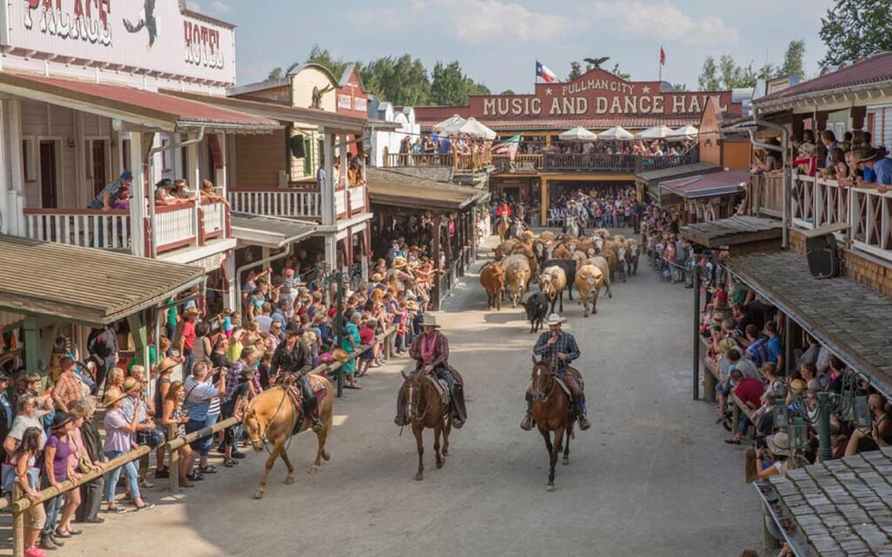 Pullman City Westernstadt เอกิง ภายนอก รูปภาพ
