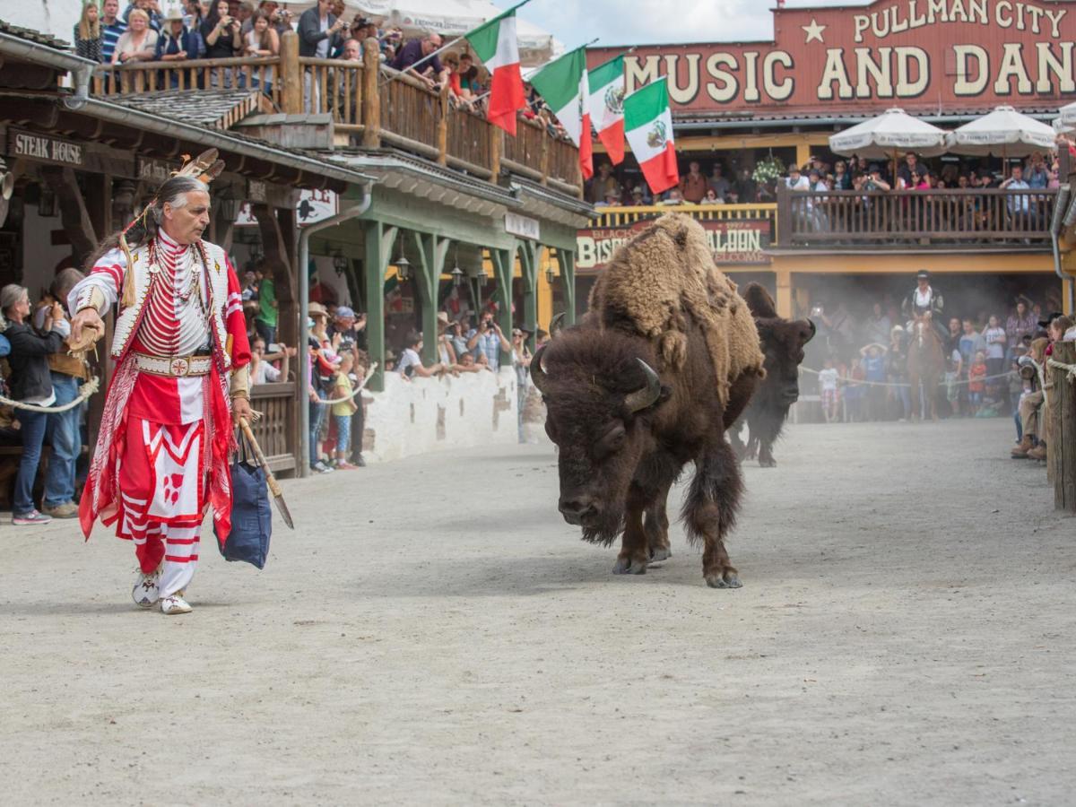 Pullman City Westernstadt เอกิง ภายนอก รูปภาพ