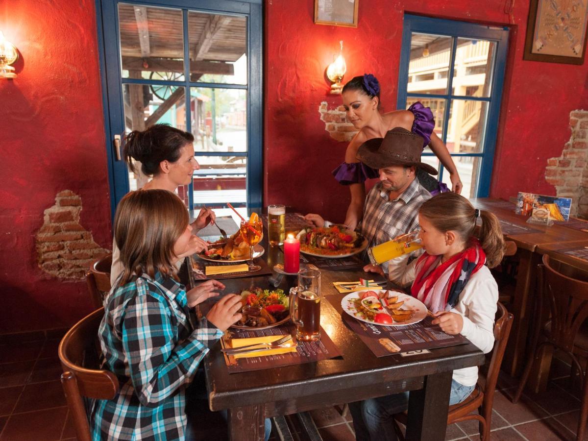 Pullman City Westernstadt เอกิง ภายนอก รูปภาพ